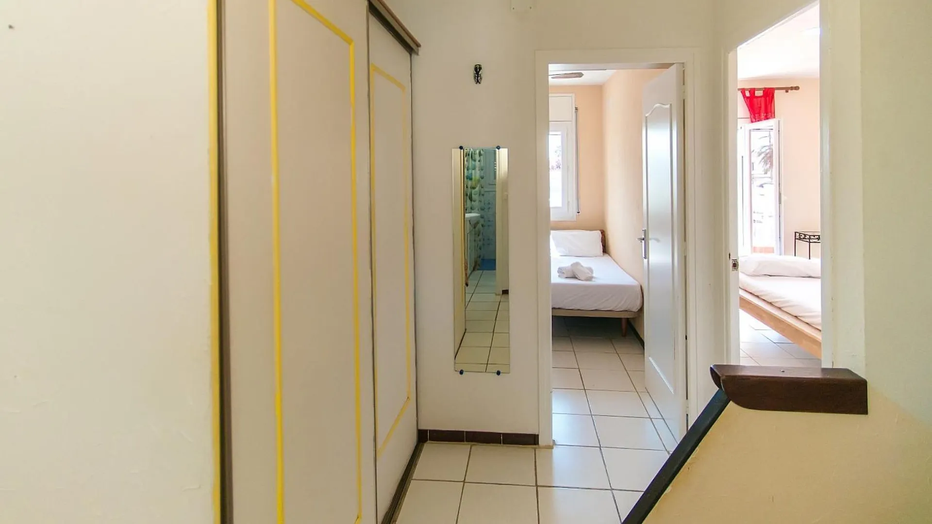 אמפוריבראבה Welcs Casa 240 Emp Con Piscina Y Vista Al Canal דירה